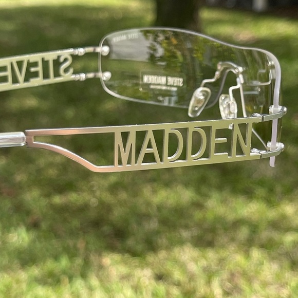 STEVE MADDEN Chita Sunglasses In Silver main image 4